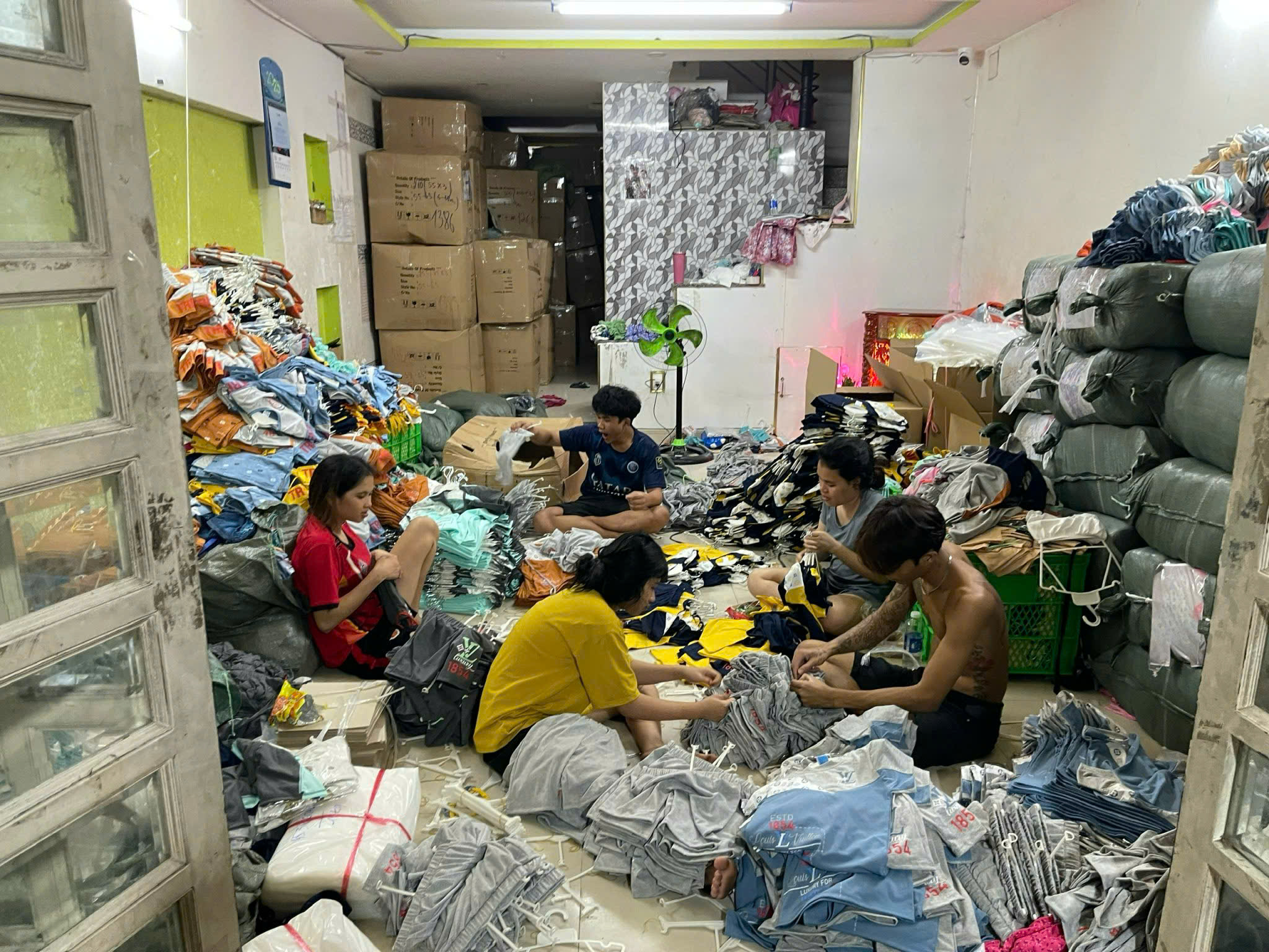 Hoạt Động Tại Xưởng