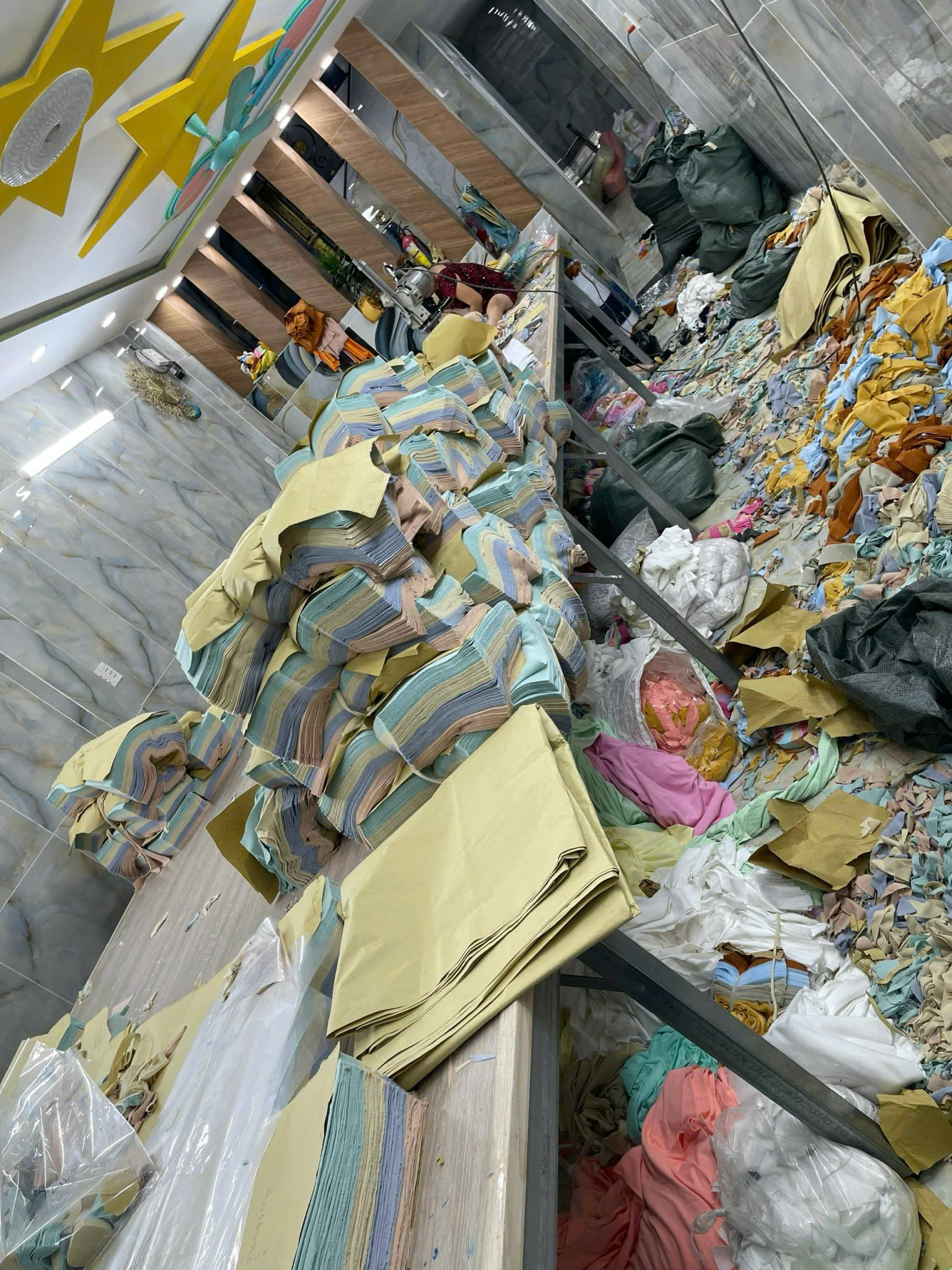 Hoạt Động Tại Xưởng